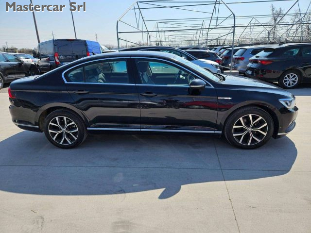 VOLKSWAGEN Passat usata, con Controllo trazione