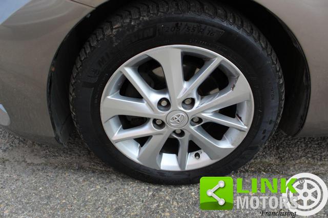 TOYOTA Auris usata, con Cruise Control