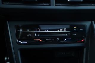 VOLKSWAGEN Taigo usata, con Controllo automatico clima