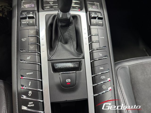 PORSCHE Macan usata, con Park Distance Control