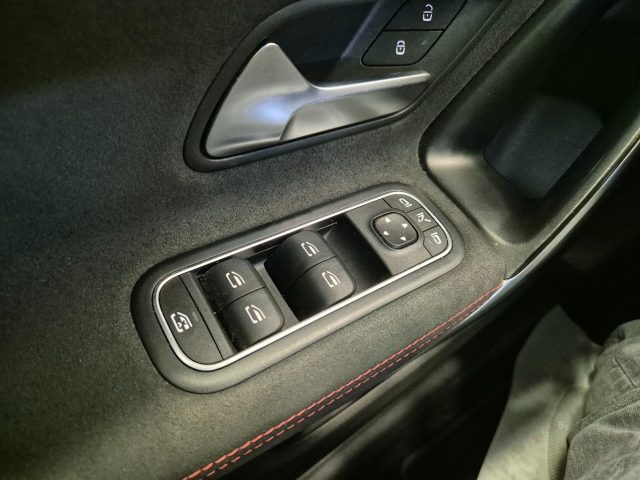 MERCEDES-BENZ A 180 usata, con Volante multifunzione