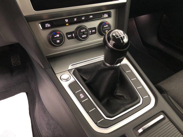 VOLKSWAGEN Passat Variant usata, con ESP