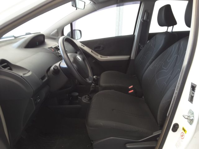 TOYOTA Yaris usata, con Autoradio