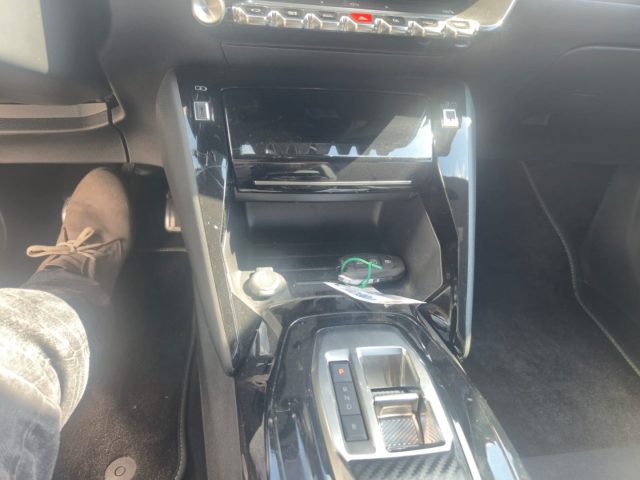 PEUGEOT 2008 usata, con Controllo automatico clima