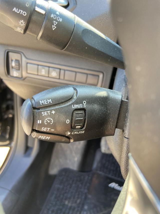 PEUGEOT 308 usata, con Sensori di parcheggio posteriori