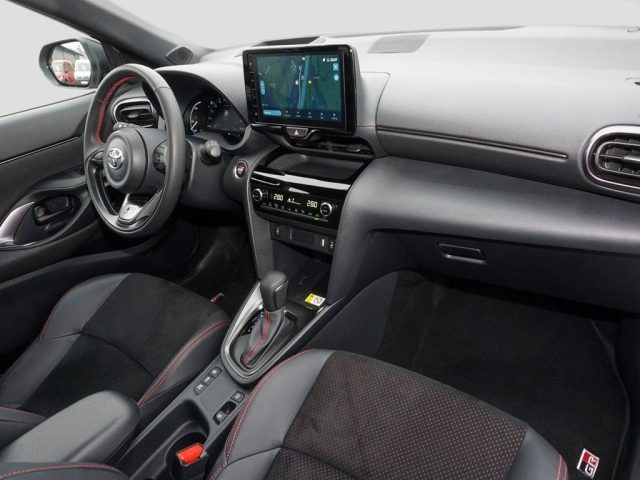 TOYOTA Yaris Cross usata, con Autoradio