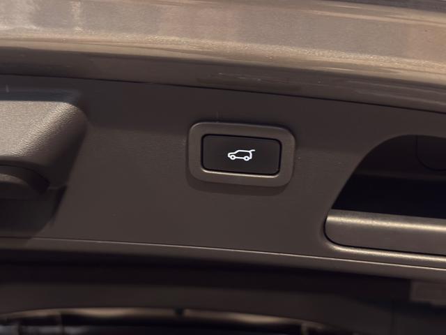 JAGUAR E-Pace usata, con Sedile posteriore sdoppiato