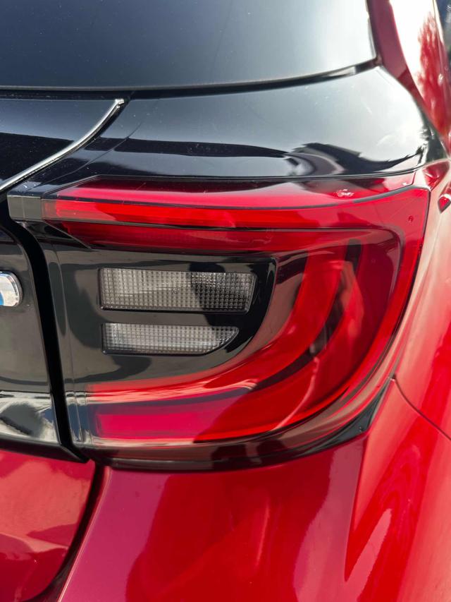 TOYOTA Yaris usata, con Luci diurne