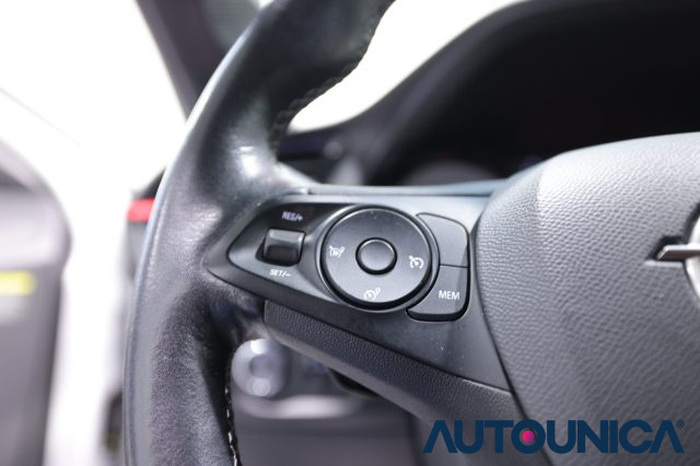 OPEL Corsa usata, con Touch screen