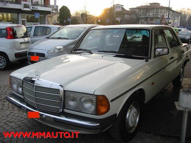 MERCEDES-BENZ 200 usata 9