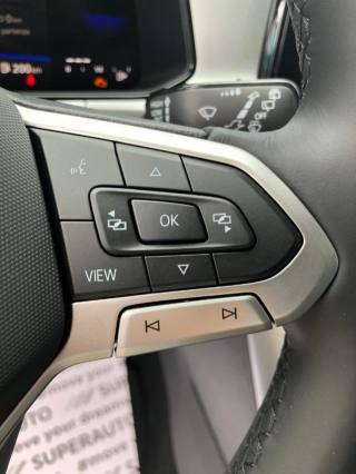 VOLKSWAGEN T-Roc usata, con USB