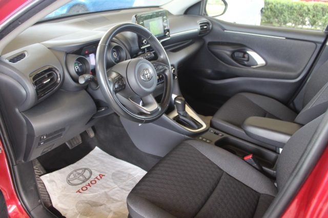 TOYOTA Yaris usata, con Fari LED