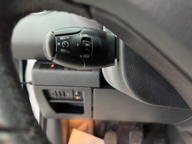 PEUGEOT 5008 usata, con Volante multifunzione