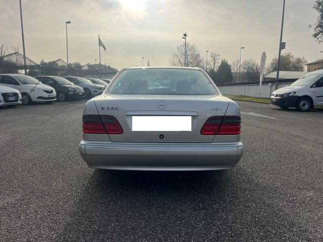 MERCEDES-BENZ E 320 usata, con Antifurto