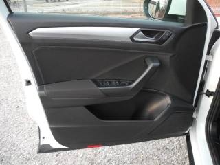 VOLKSWAGEN T-Roc usata, con Schermo multifunzione interamente digitale