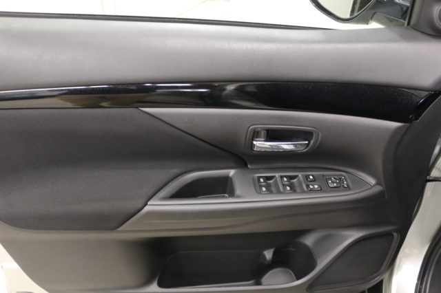MITSUBISHI Outlander usata, con Autoradio digitale