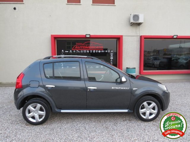 DACIA Sandero usata, con Autoradio