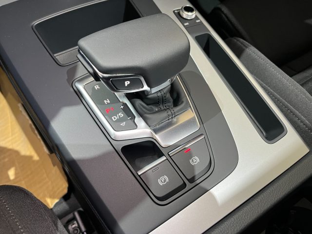 AUDI Q5 usata, con Volante in pelle