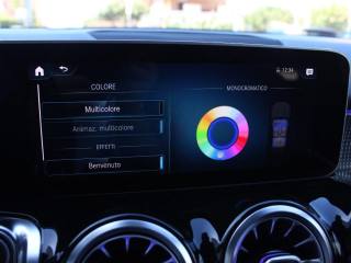 MERCEDES-BENZ GLB 200 usata, con Controllo elettronico della corsia