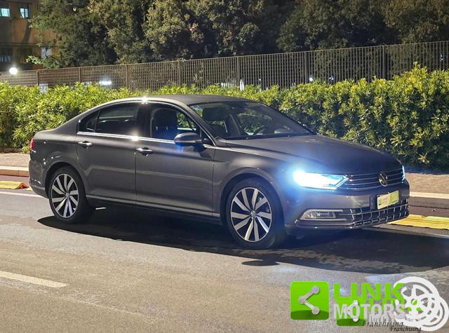 VOLKSWAGEN Passat usata, con Sensori di parcheggio anteriori