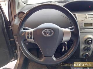 TOYOTA Yaris usata 21