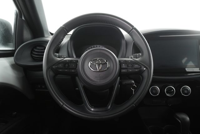 TOYOTA Aygo X usata 11