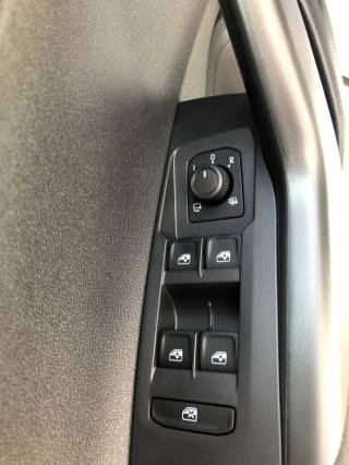 VOLKSWAGEN Taigo usata, con USB