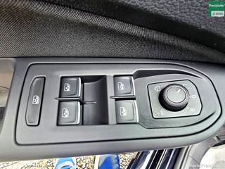 VOLKSWAGEN Golf usata, con USB