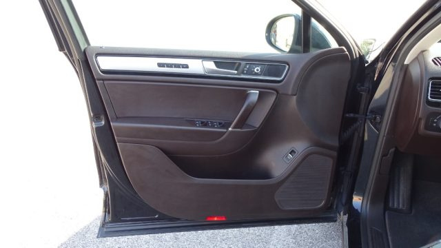 VOLKSWAGEN Touareg usata, con Airbag testa