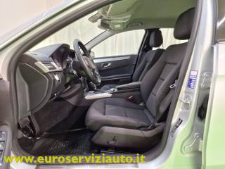 MERCEDES-BENZ E 220 usata, con Sensori di parcheggio anteriori
