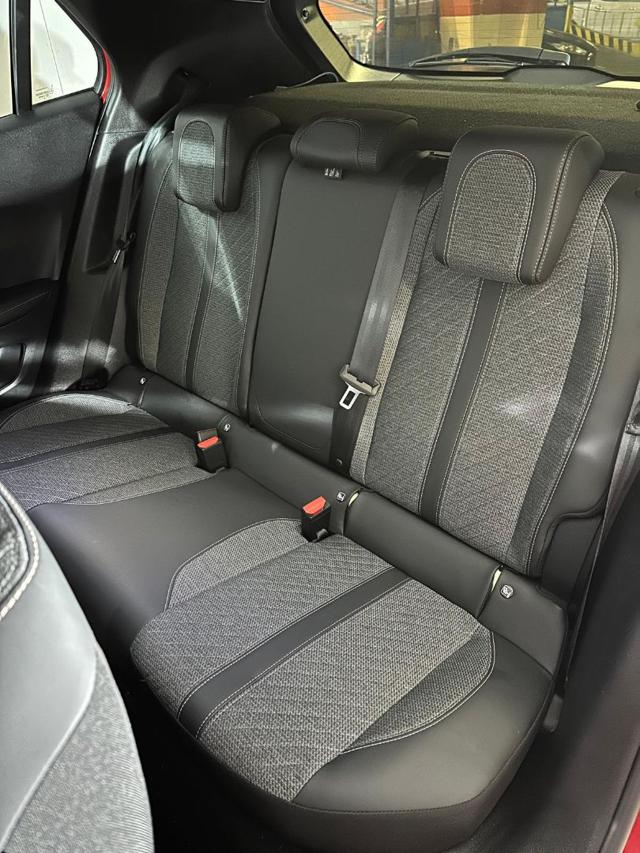 PEUGEOT 2008 usata, con Park Distance Control