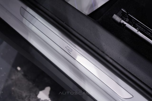 VOLKSWAGEN T-Roc usata, con Sensori di parcheggio posteriori