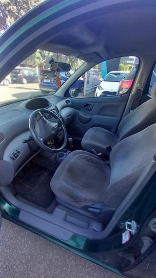 TOYOTA Yaris usata, con Autoradio