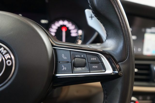 ALFA ROMEO Giulia usata, con Sensori di parcheggio anteriori