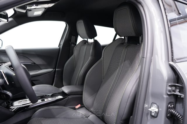 PEUGEOT 2008 usata, con Sistema di navigazione