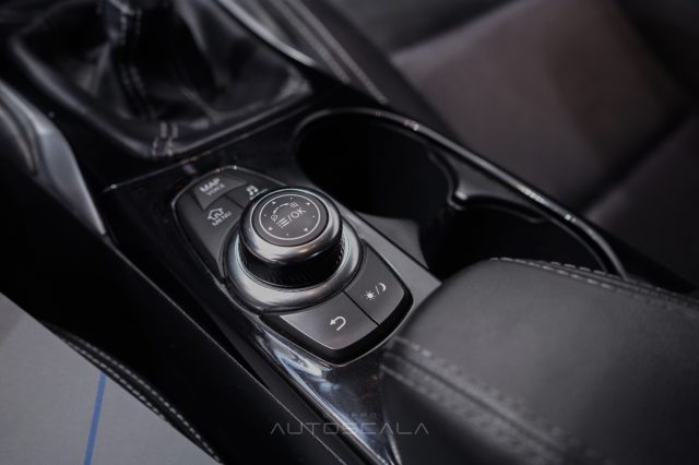 INFINITI Q30 usata, con Autoradio digitale