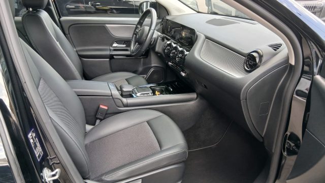 MERCEDES-BENZ GLA 180 usata, con Chiusura centralizzata