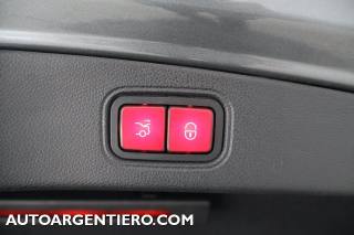 MERCEDES-BENZ E 220 usata, con Fari direzionali