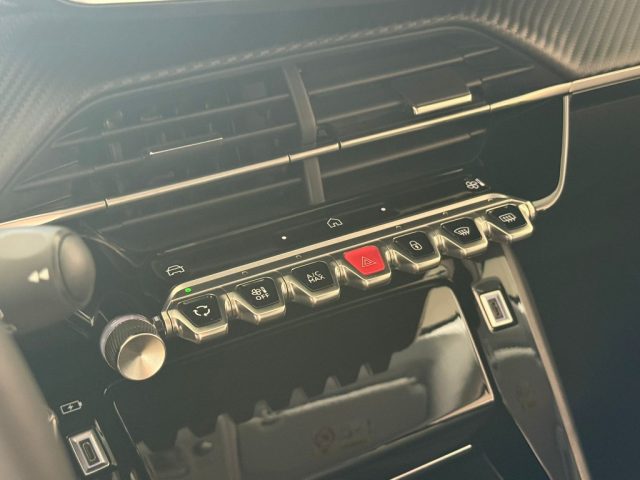 PEUGEOT 208 usata, con Sedile posteriore sdoppiato