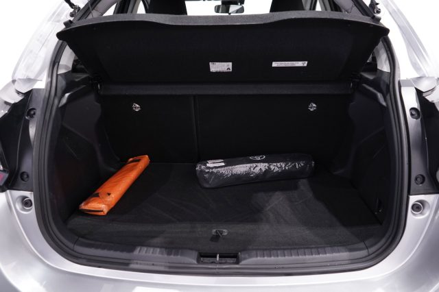 TOYOTA Yaris usata 32