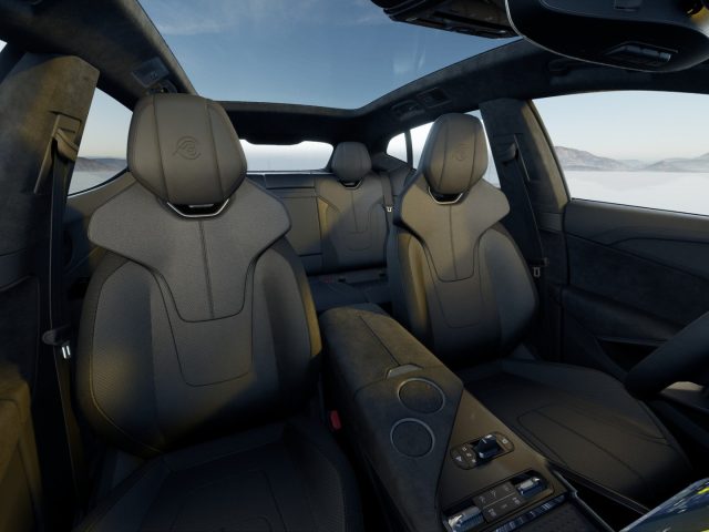 LOTUS Eletre usata, con Sistema di navigazione