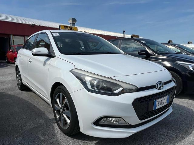 HYUNDAI i20 usata, con Airbag