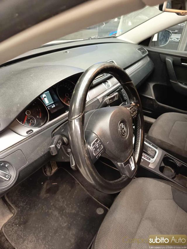 VOLKSWAGEN Passat Variant usata 24