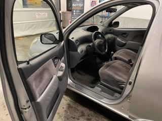 TOYOTA Yaris usata 10