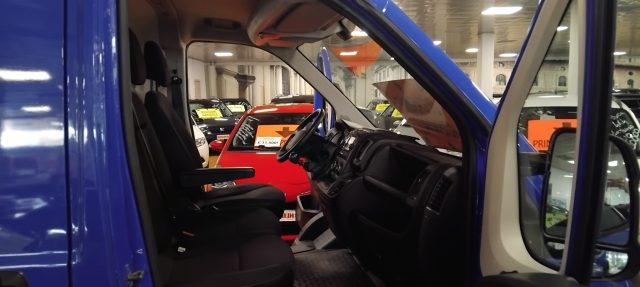 PEUGEOT Boxer usata, con Autoradio digitale