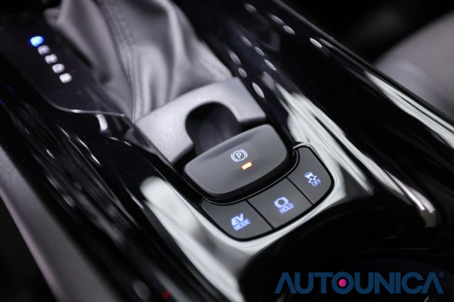 TOYOTA C-HR usata, con Sensori di parcheggio anteriori