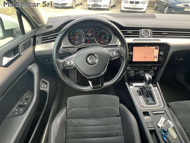 VOLKSWAGEN Passat usata, con Sistema di navigazione
