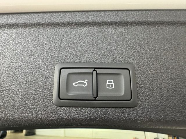AUDI A4 usata, con Volante multifunzione