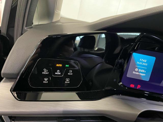 VOLKSWAGEN Golf usata, con USB