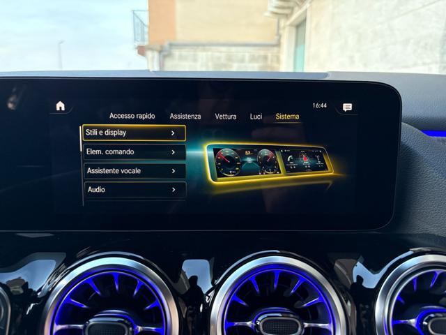MERCEDES-BENZ GLA 200 usata, con Fari LED